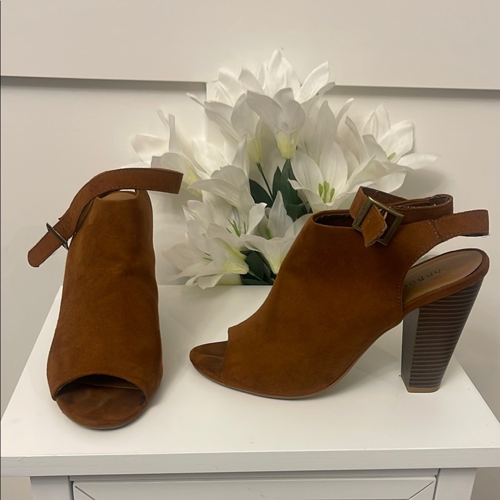 Elegant Brown Peep-Toe Heels